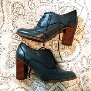 Wingtips saddle shoes